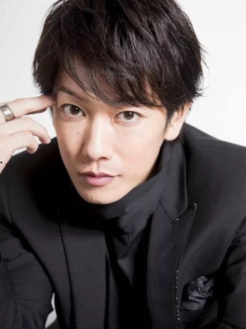 日本男明星.,揭秘日本男明星的魅力风采