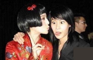 奶茶和明星合影,瞬间成为焦点！