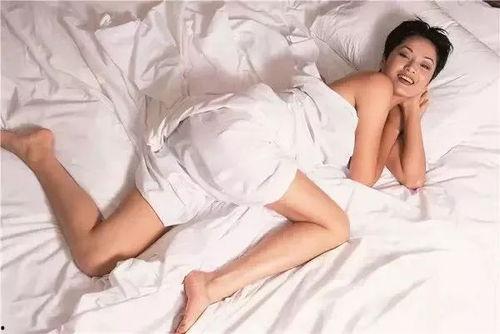 躺着拍照明星,明星们的慵懒魅力瞬间