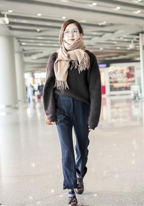 明星灰色毛衣穿搭,灰色毛衣穿搭指南，演绎简约时尚魅力