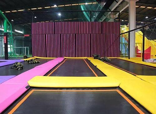 天津网红蹦床,空中狂欢，挑战极限的娱乐新地标